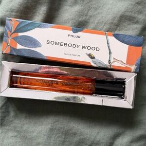 PHLUR somebody wood eau de parfum